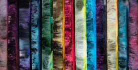 Primer plano de paneles de resina epoxi multicolor brillante abstracto - foto de stock
