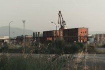 Vecchi edifici di fabbrica collocati nella zona industriale — Foto stock