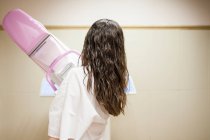Жіночий пацієнт біля цифрової мамографії. — стокове фото
