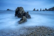 Seascape of Playa de Gueirua seashore with stones on misty day at Asturias, Spain — Stock Photo