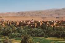 Picturesque view of green park and old city in desert land of Morocco — Stock Photo