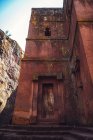 Una de las iglesias excavadas en Lalibela, Etiopía - foto de stock