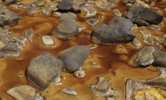 Вище мальовничі апельсинові потоки та переходи на скелі в рудниках Ріотето - Уельва. — стокове фото