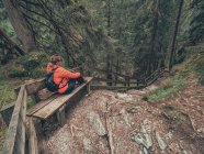 Female hiker resting sitting on picturesque area in Dolomites, Italy — Stock Photo