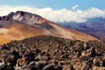 Вулканічний пейзаж у пустельній місцевості — стокове фото