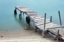 Abandoned destroyed pier in crystal blue water, Halkidiki, Greece — Stock Photo