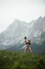 Man with backpack hiking in Pyrenees mountains — Stock Photo