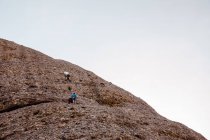 Alpinistas escalando a montanha de Montserrat, Catalunha, Espanha — Fotografia de Stock