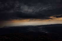 Vistas de la Montaña Montserrat con tormenta, Cataluña, España — Stock Photo