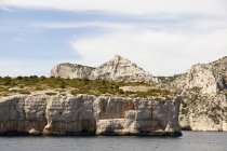 Beautiful white limestone rocks on seashore — Stock Photo