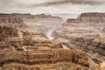 Vista panoramica di formazioni rocciose e scogliere a canyon negli Stati Uniti — Foto stock