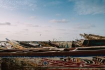 Barcos com frentes coloridas no porto — Fotografia de Stock