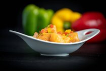 Juicy Marmitako dashi con peperoni in tavola — Foto stock