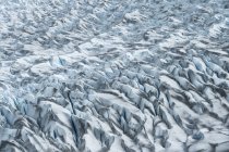 Von oben abstrakte Textur einer kalten, schneebedeckten felsigen Oberfläche in Chile — Stockfoto