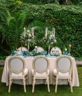 Весілля в тропічному саду — стокове фото