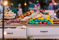 Candy bar with colorful pastry — Stock Photo