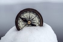 Vintage compass in snow outdoors, close-up — Stock Photo