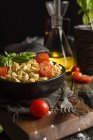 Raviolis faits maison au basilic et tomates — Photo de stock