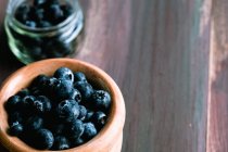 Bowl with ripe blueberries — Stock Photo