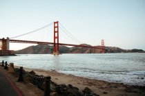 Paisaje Golden Gate Bridge al amanecer - foto de stock