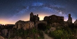 Wonderful scenery of destroyed ancient palace under Milky Way at starry sky at night — Stock Photo