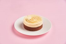 Yummy desserts with cream spiral — Stock Photo