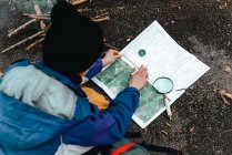 Unrecognizable hiker navigating with map and compass in countryside — Stock Photo