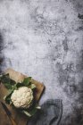 Cavolo cavolfiore fresco sul tavolo — Foto stock
