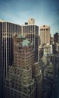 Bonitas vistas de los rascacielos de la ciudad de Nueva York - foto de stock