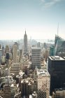 Vista panorámica de edificios altos de la ciudad de Nueva York - foto de stock