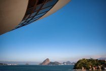 Чудовий краєвид музею Нітрой і пляжу в Бразилії. — стокове фото