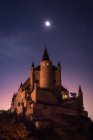 Bonitas vistas del Alcázar de Segovia - foto de stock