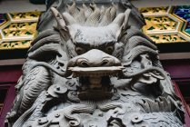 Ornamental carved stone dragon statue in traditional Chinese temple of Hong Kong — Stock Photo