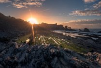 Amazing view of rocky coast with cliffs and cloudy sky during sundown in Cantabria — Stock Photo