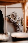 Soldat zielt bei taktischem Spiel auf Luftgewehr — Stockfoto