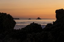Praia de Liencres ao pôr-do-sol em uma paisagem de sonho em Cantabria, norte de Espanha. — Fotografia de Stock