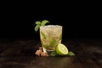 Closeup of a mojito with lots of ice on a table — Stock Photo