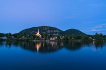 Mountain during sunset, Mont St-hilaire, Quebec, Canada — Stock Photo