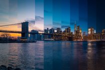 Brooklyn Bridge acima rippled East River em Nova York com arranha-céus contemporâneos sob céu nublado ao pôr do sol — Fotografia de Stock
