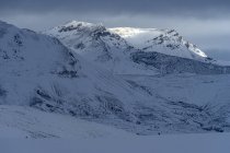 Neve nel paesaggio invernale delle montagne del Parco Naturale Babia — Foto stock