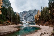 Autumn views of Lago di braies in dolomites — Stock Photo