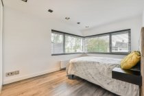 Intérieur chambre de luxe de la maison dans un beau design — Photo de stock