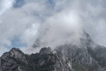 Спектакльный вид на некоторые горы в районе Пикос-де-Европа — стоковое фото