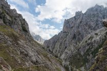 Spektakuläre Ausblicke auf einige Berge in den Picos de Europa — Stockfoto