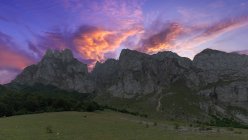 Spektakuläre Ausblicke auf einige Berge in den Picos de Europa — Stockfoto