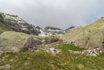 Spectacular mountains with snow in the Sierra de Gredos, Spain — Stock Photo