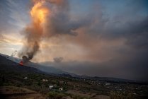 Column of smoke pouring out of the crater. Cumbre Vieja volcanic eruption in La Palma Canary Islands, Spain, 2021 — Stock Photo