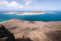 Picturesque view of Graciosa Island with volcanic mounts among Strait of Rio at sundown in Teguise Lanzarote Spain — Stock Photo