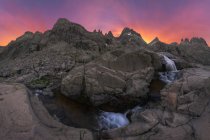 Scenic view of Sierra de Gredos with cascade and pond with foamy water fluids under cloudy sky at sundown — Stock Photo
