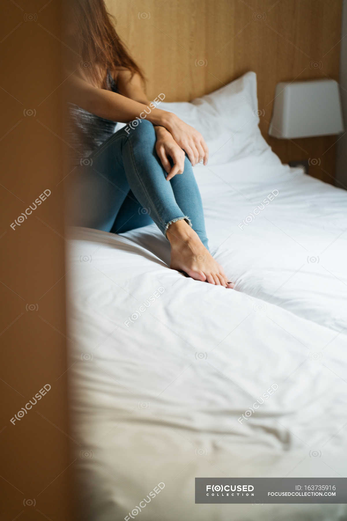Ноги девушки в кровати (49 фото)